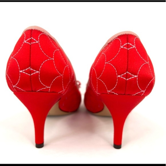 SALVATORE FERRAGAMO Carla Quilted Red Satin Fabric Bow Vara Heel Pumps Size 6 - Picture 5 of 13